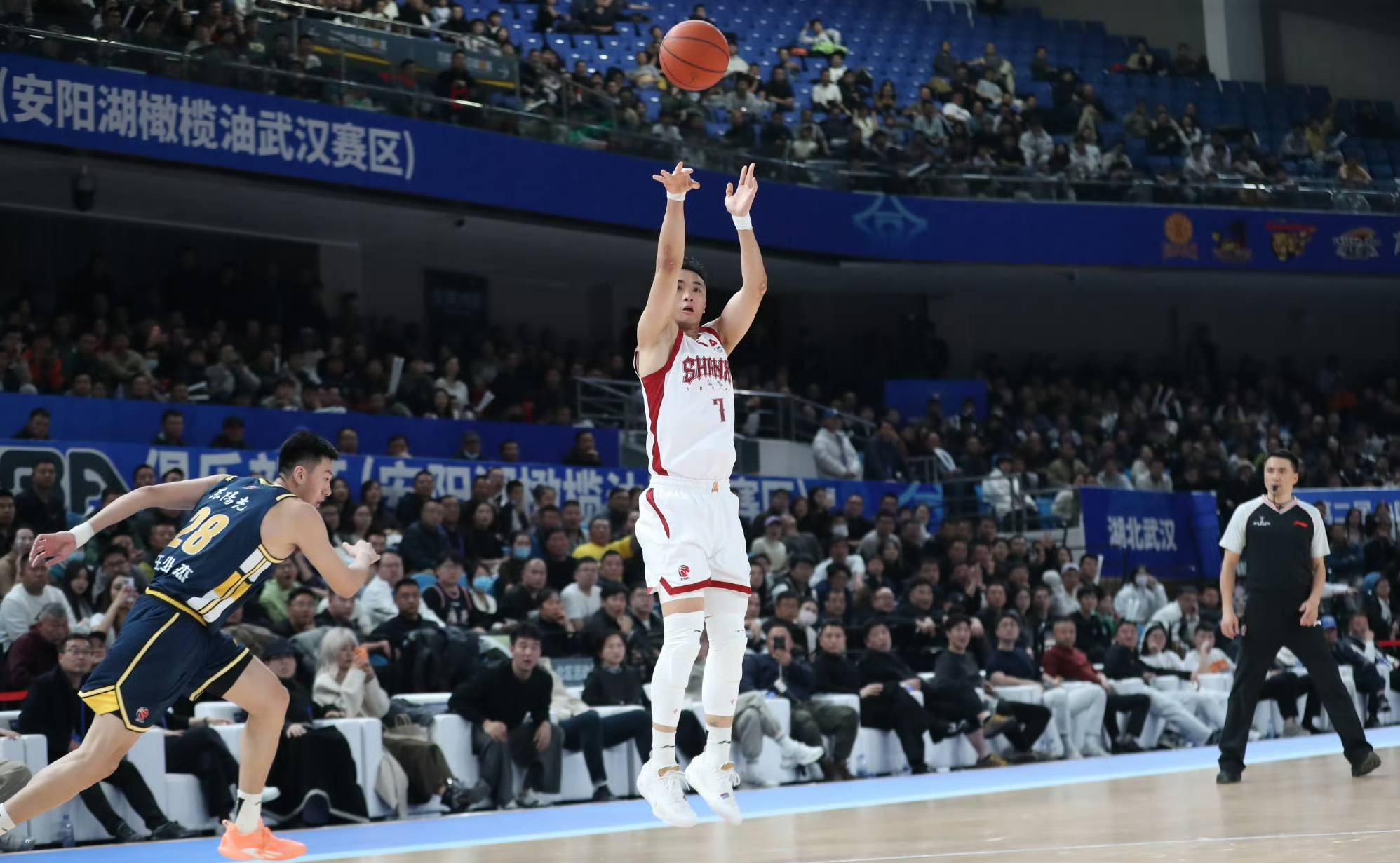  今夜波尔图备战CBA常规赛；造点机会细节曝光；话题不断；阵容厚度经受考验