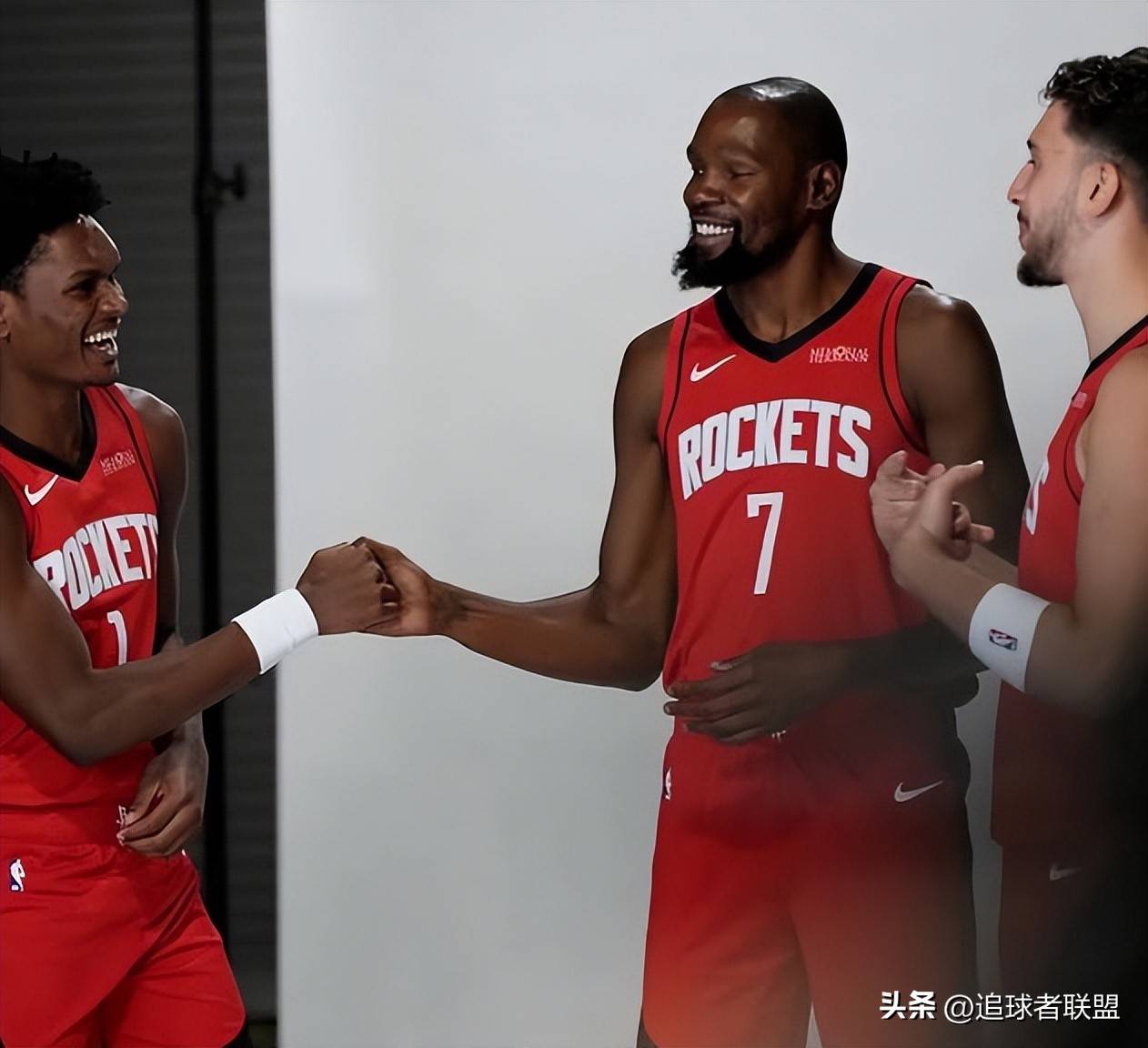 关于杜兰特在皇家马德里比赛中夺冠，表现优异引发热议！引发球迷热议的信息